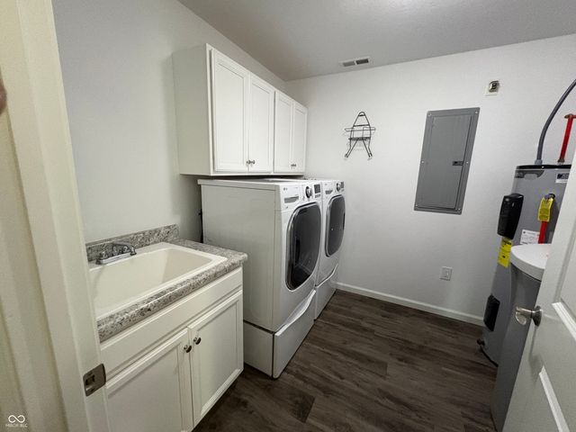 306 E Charter Drive, Muncie, IN 47303