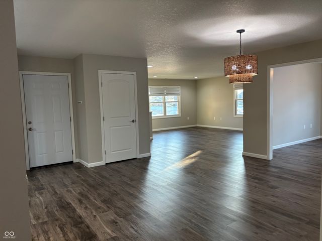 306 E Charter Drive, Muncie, IN 47303