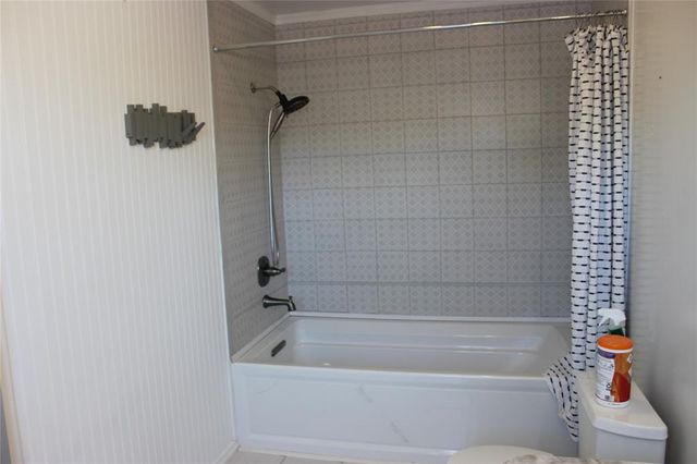 323 E Bayshore Drive, Palacios, TX 77465