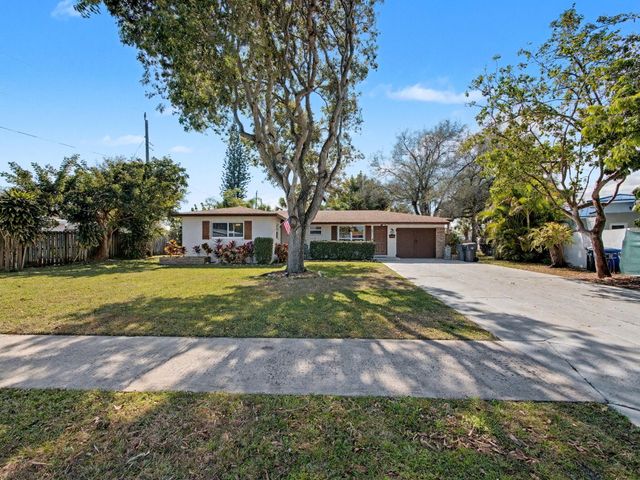 530 Australian Circle, Lake Park, FL 33403