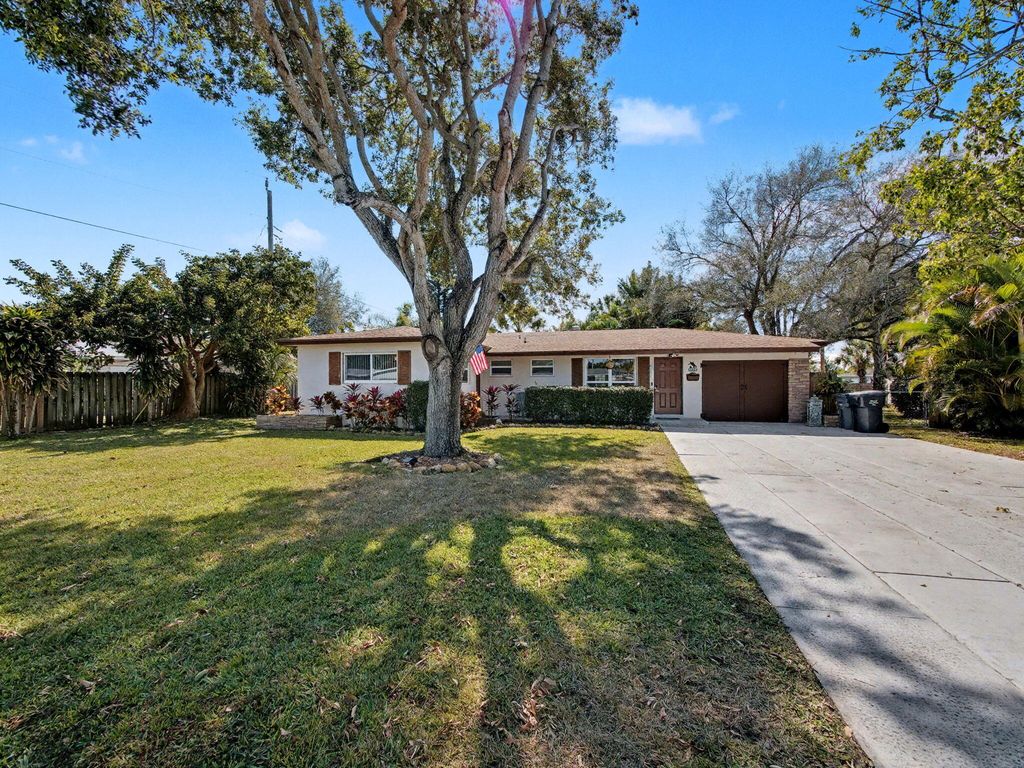 530 Australian Circle, Lake Park, FL 33403