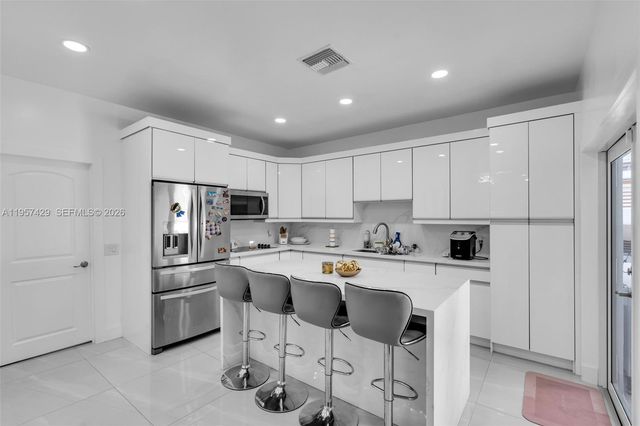 2464 NW 104th St, Miami, FL 33147