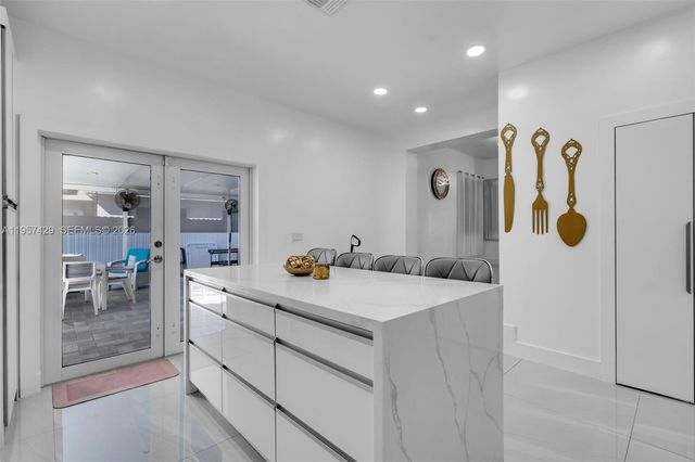 2464 NW 104th St, Miami, FL 33147