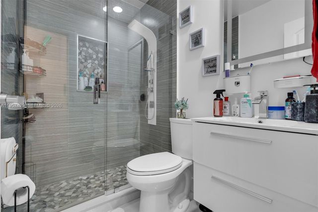 2464 NW 104th St, Miami, FL 33147