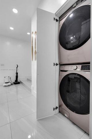 2464 NW 104th St, Miami, FL 33147