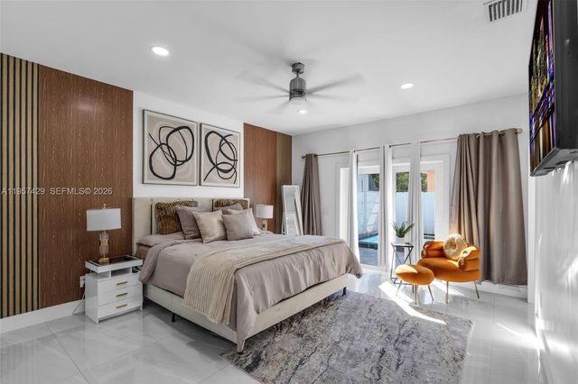 2464 NW 104th St, Miami, FL 33147