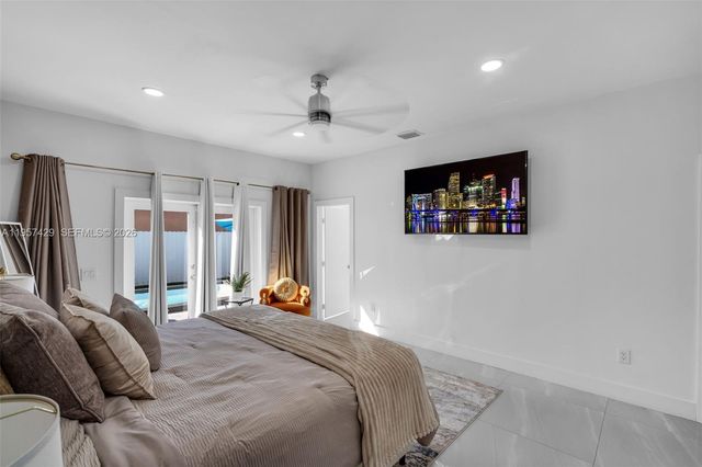 2464 NW 104th St, Miami, FL 33147