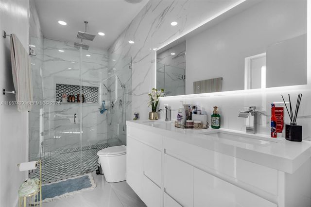 2464 NW 104th St, Miami, FL 33147