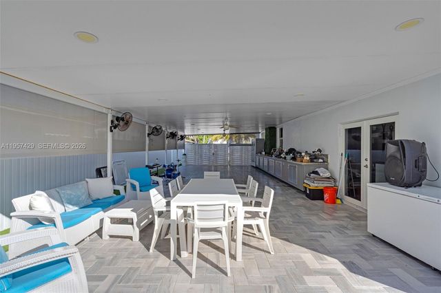 2464 NW 104th St, Miami, FL 33147