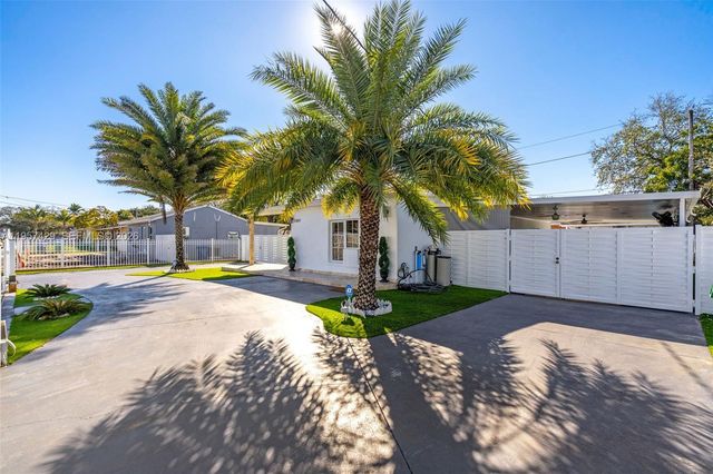 2464 NW 104th St, Miami, FL 33147