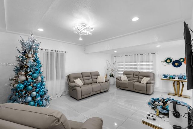 2464 NW 104th St, Miami, FL 33147