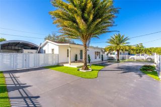 2464 NW 104th St, Miami, FL 33147