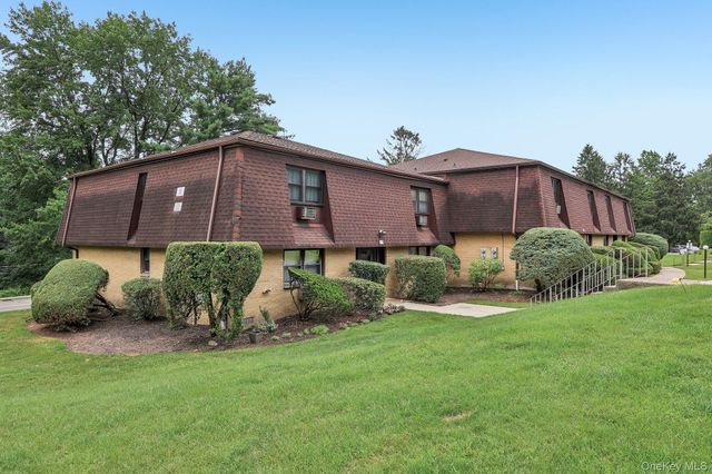 1 Germonds Village 5, Nanuet, NY 10954
