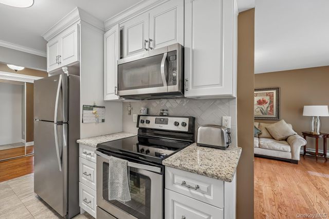 1 Germonds Village 5, Nanuet, NY 10954
