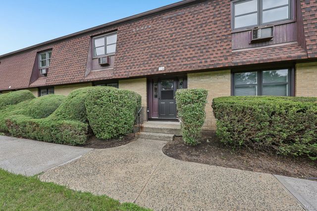 1 Germonds Village 5, Nanuet, NY 10954