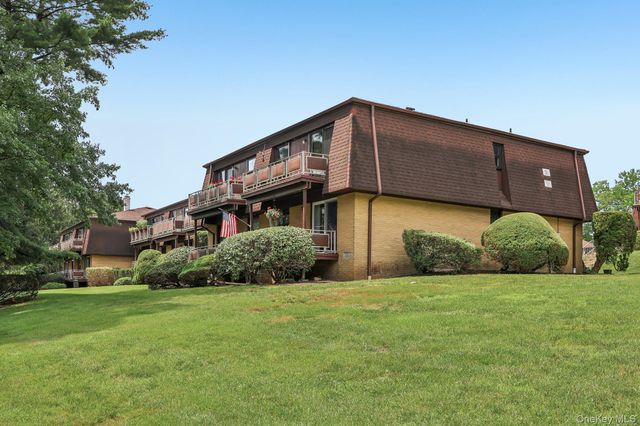 1 Germonds Village 5, Nanuet, NY 10954