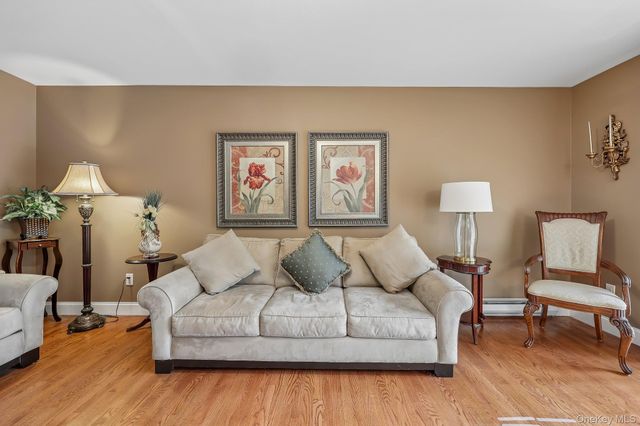 1 Germonds Village 5, Nanuet, NY 10954