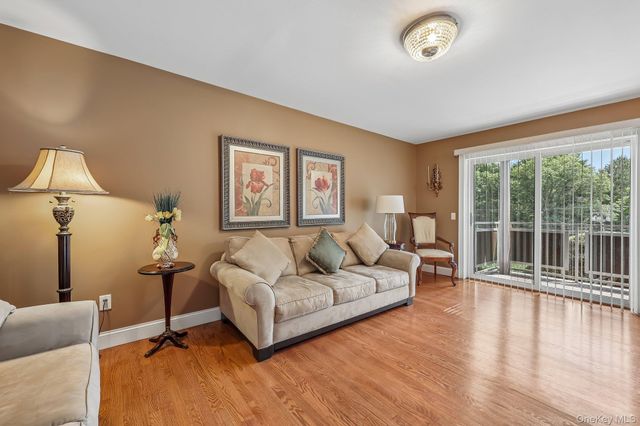 1 Germonds Village 5, Nanuet, NY 10954
