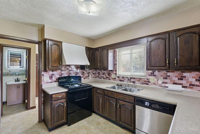 1600 Woodhall Court, Middletown, OH 45042