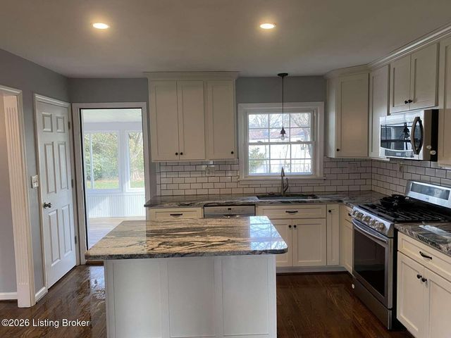 1705 Girard Dr, Louisville, KY 40222