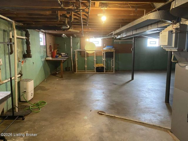 1705 Girard Dr, Louisville, KY 40222