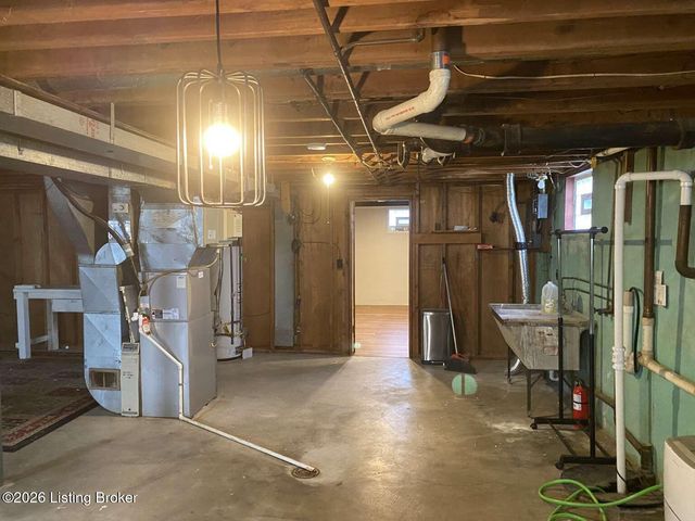 1705 Girard Dr, Louisville, KY 40222