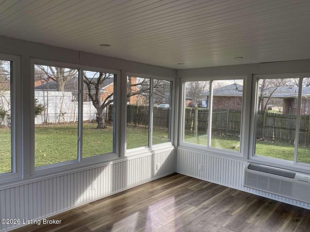 1705 Girard Dr, Louisville, KY 40222