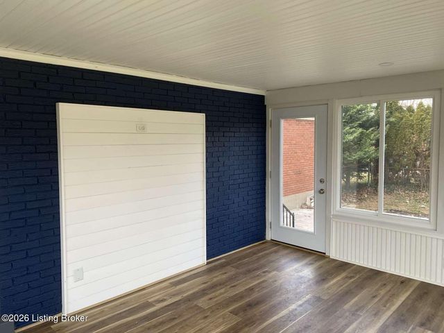 1705 Girard Dr, Louisville, KY 40222