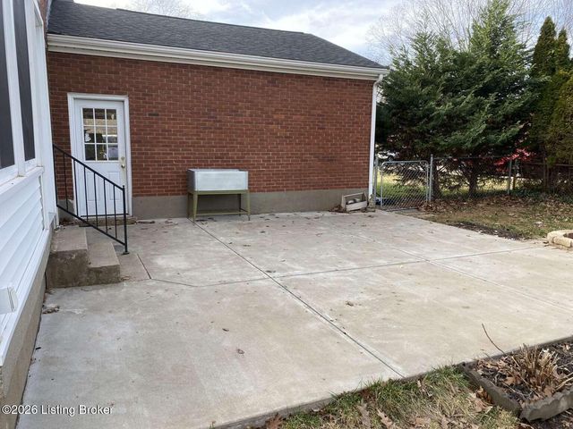 1705 Girard Dr, Louisville, KY 40222