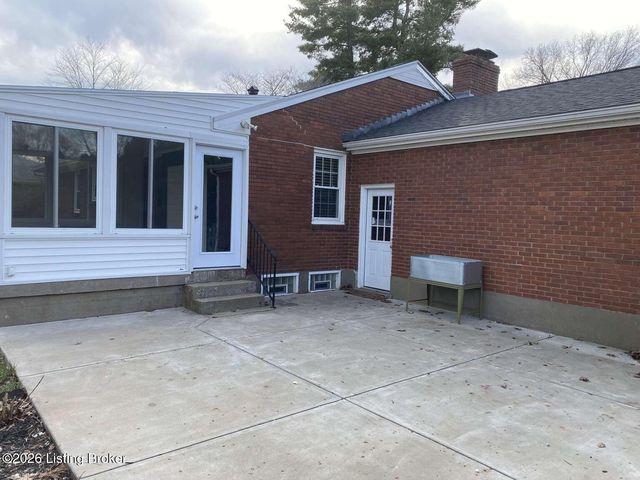 1705 Girard Dr, Louisville, KY 40222