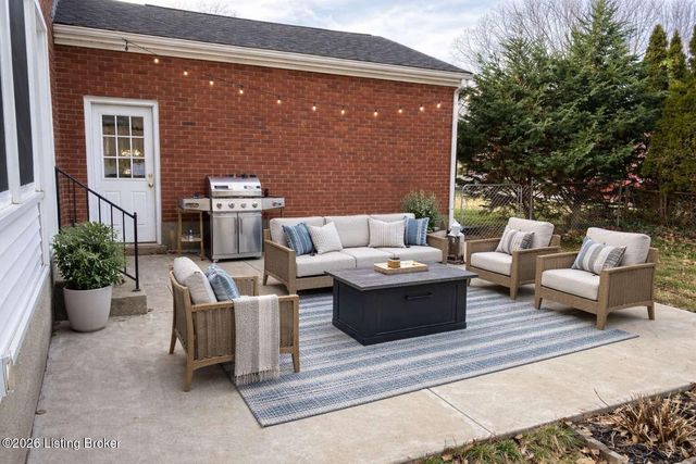 1705 Girard Dr, Louisville, KY 40222