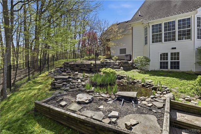 16 Woodstream Trail, Orchard Park, NY 14127
