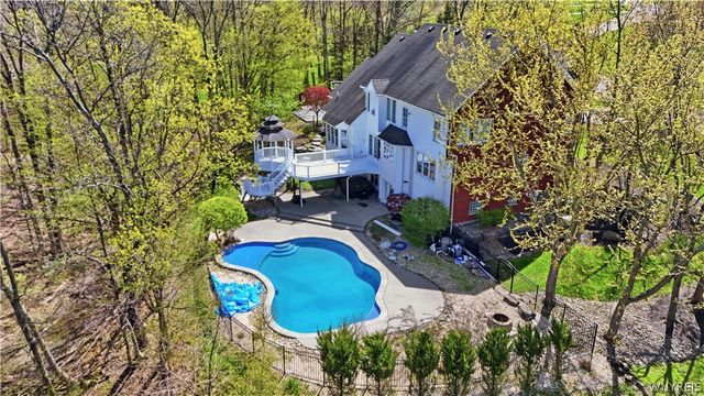 16 Woodstream Trail, Orchard Park, NY 14127
