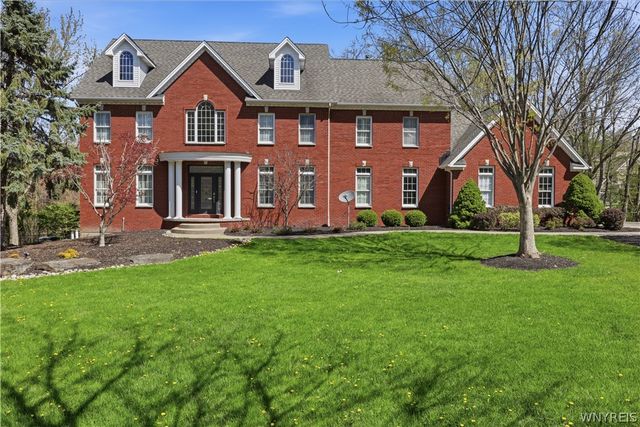 16 Woodstream Trail, Orchard Park, NY 14127