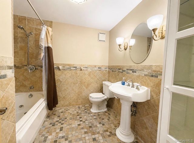 49 Richmond Boulevard 1B, Ronkonkoma, NY 11779