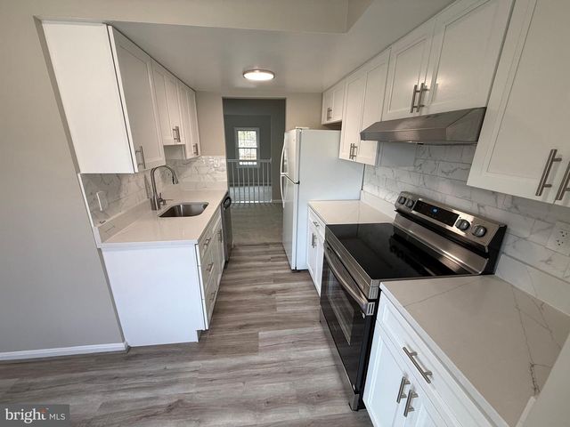 4924 MCFARLAND DR, Fairfax, VA 22032