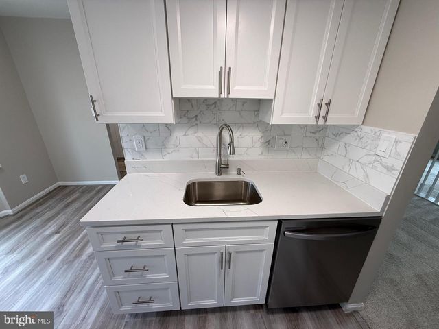 4924 MCFARLAND DR, Fairfax, VA 22032