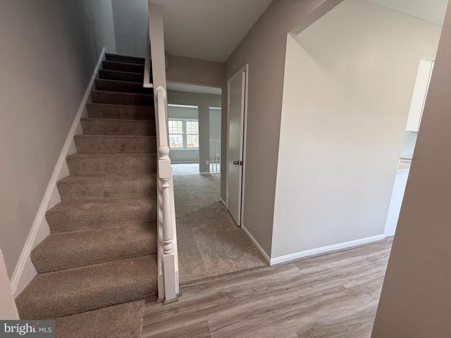 4924 MCFARLAND DR, Fairfax, VA 22032