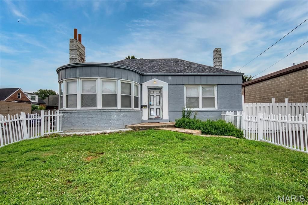 8910 Gravois Road, Affton, MO 63123