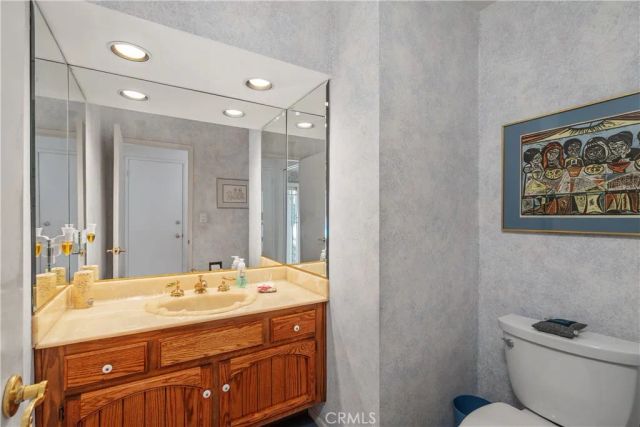 18268 Lake Encino Drive, Encino, CA 91316