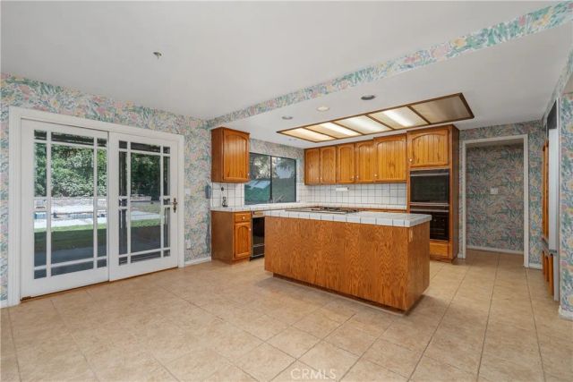 18268 Lake Encino Drive, Encino, CA 91316