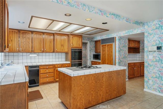 18268 Lake Encino Drive, Encino, CA 91316