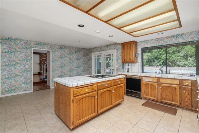 18268 Lake Encino Drive, Encino, CA 91316