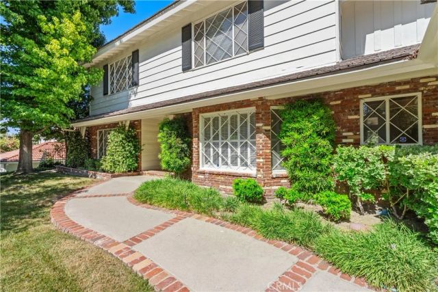 18268 Lake Encino Drive, Encino, CA 91316