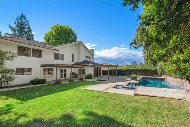 18268 Lake Encino Drive, Encino, CA 91316