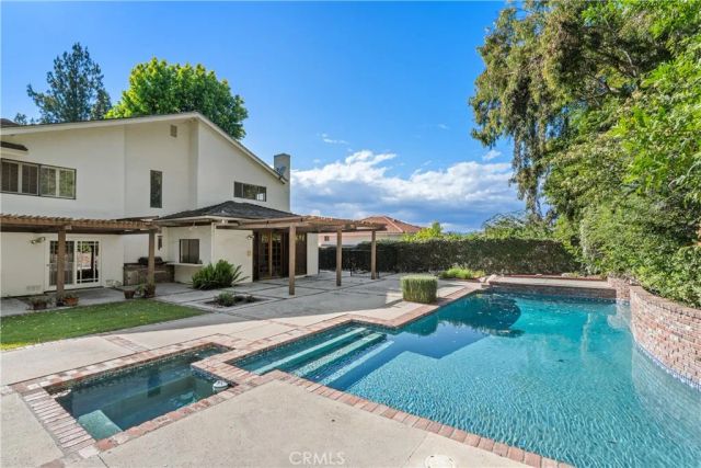 18268 Lake Encino Drive, Encino, CA 91316