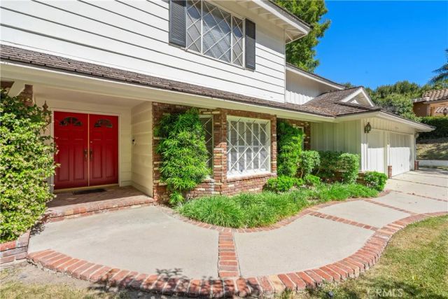 18268 Lake Encino Drive, Encino, CA 91316
