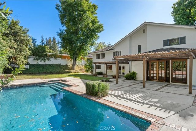 18268 Lake Encino Drive, Encino, CA 91316