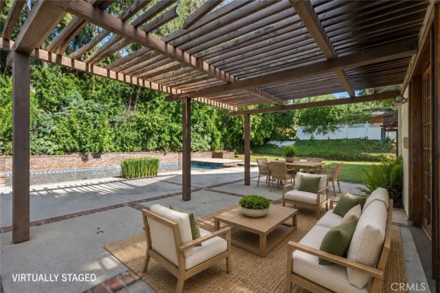 18268 Lake Encino Drive, Encino, CA 91316
