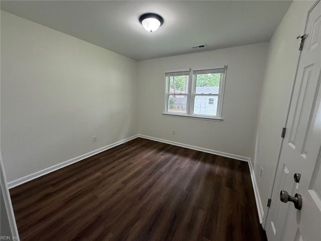 1412 Walnut Ave # B, Chesapeake, VA 23325
